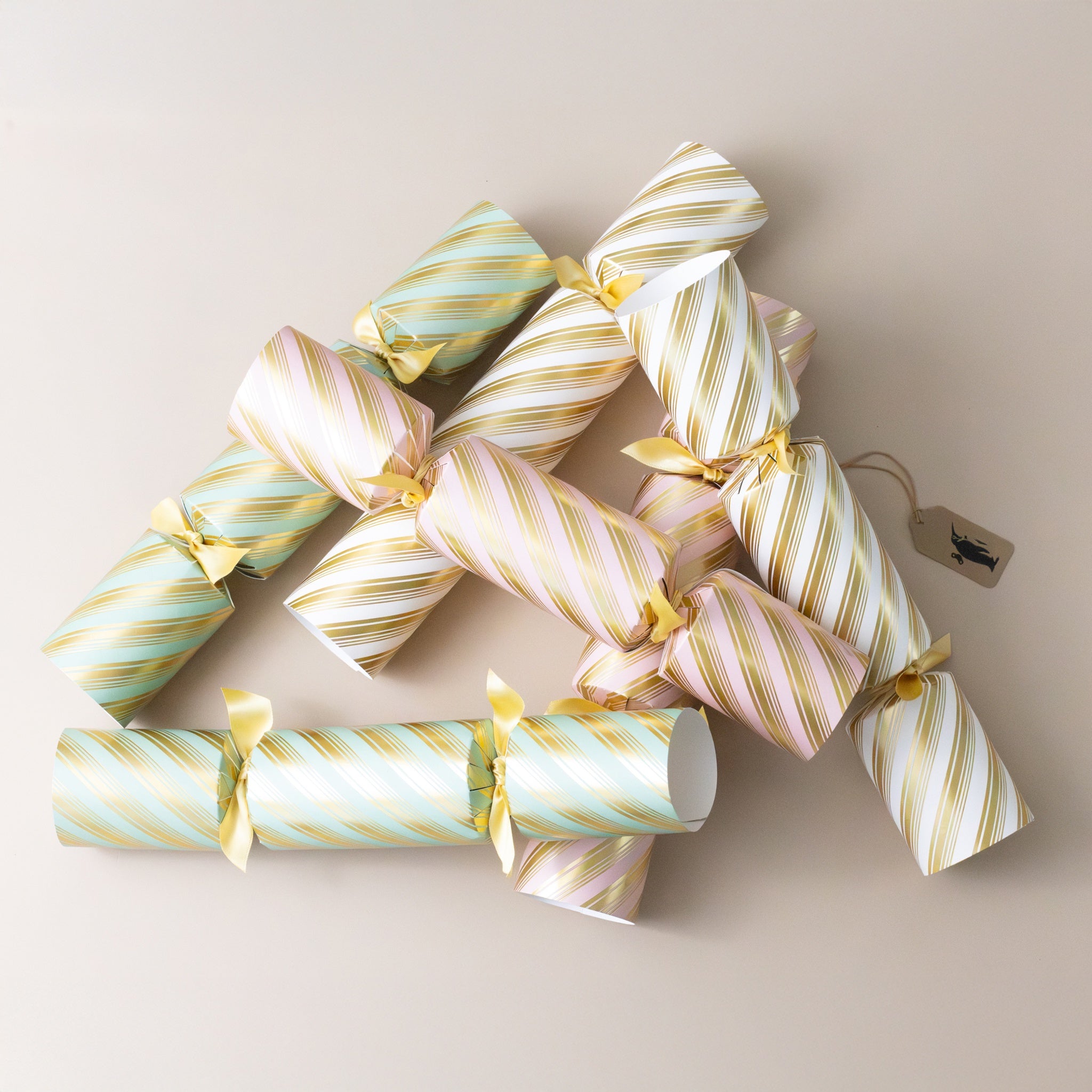 eco-friendly-christmas-crackers-peppermint-stripes