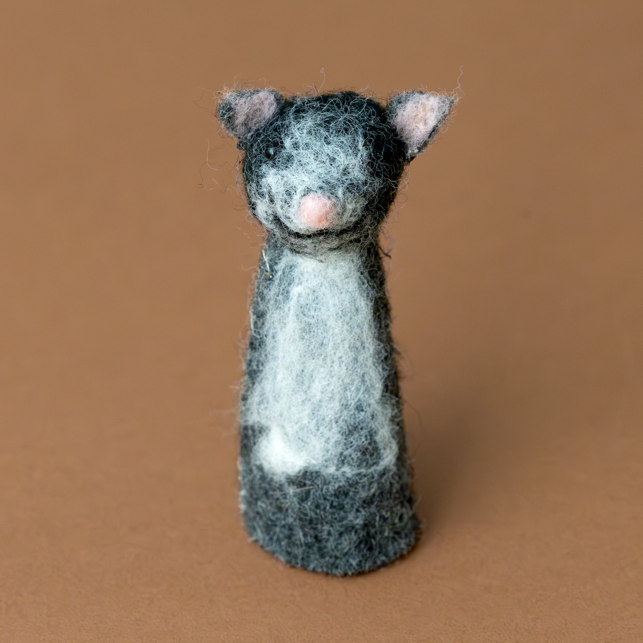 felt-cat-finger-puppet-grey