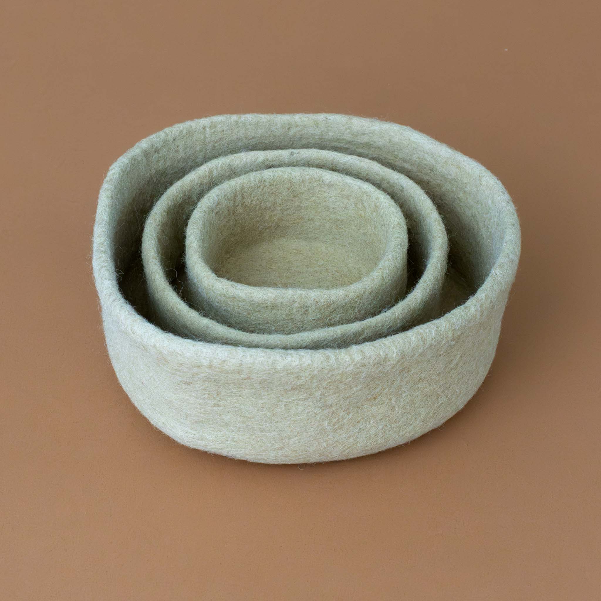 felt-dish-honey-large-medium-small-nested