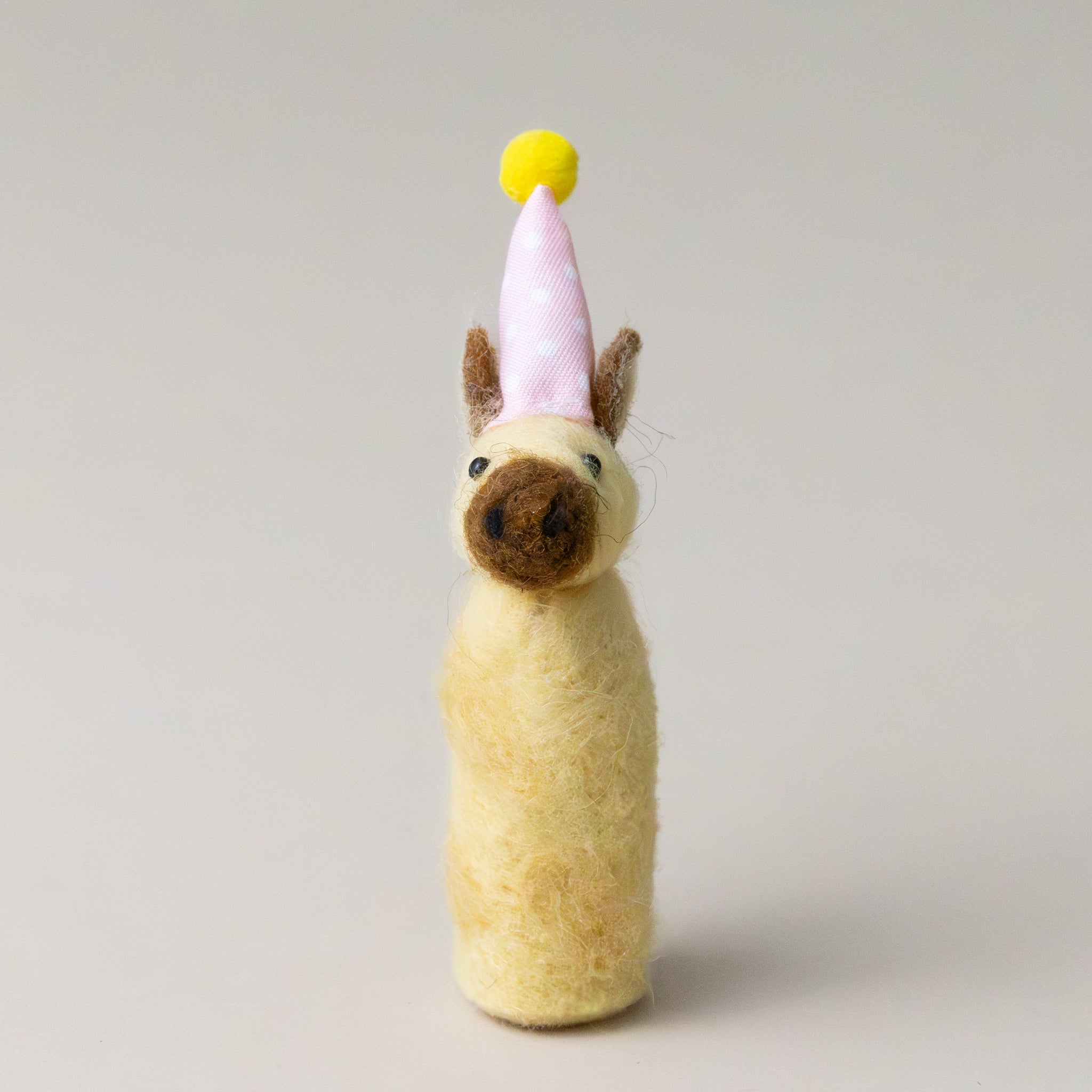 felt-party-hat-animal-finger-puppet-giraffe