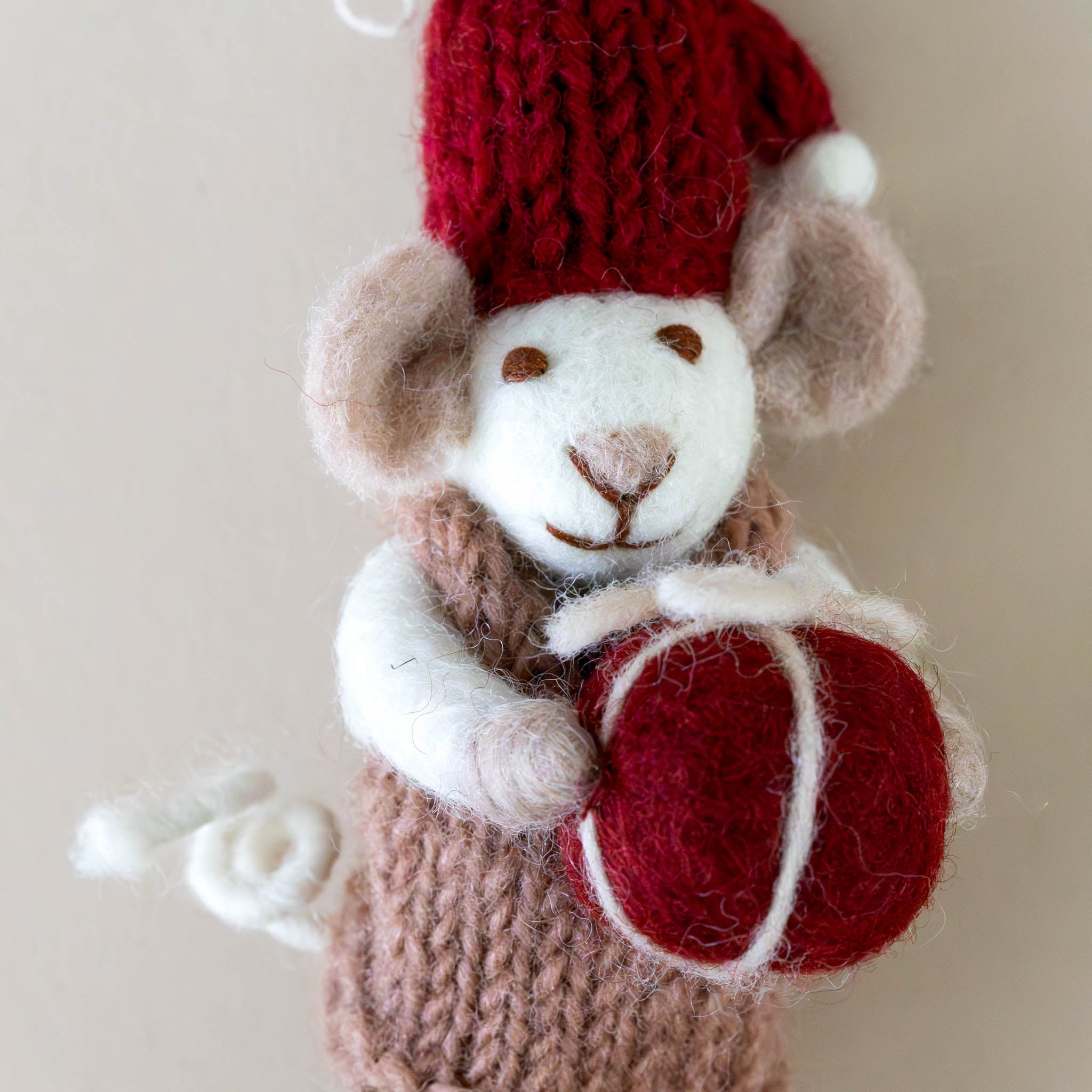 felted-white-mouse-ornament-mauve-dress-with-red-present