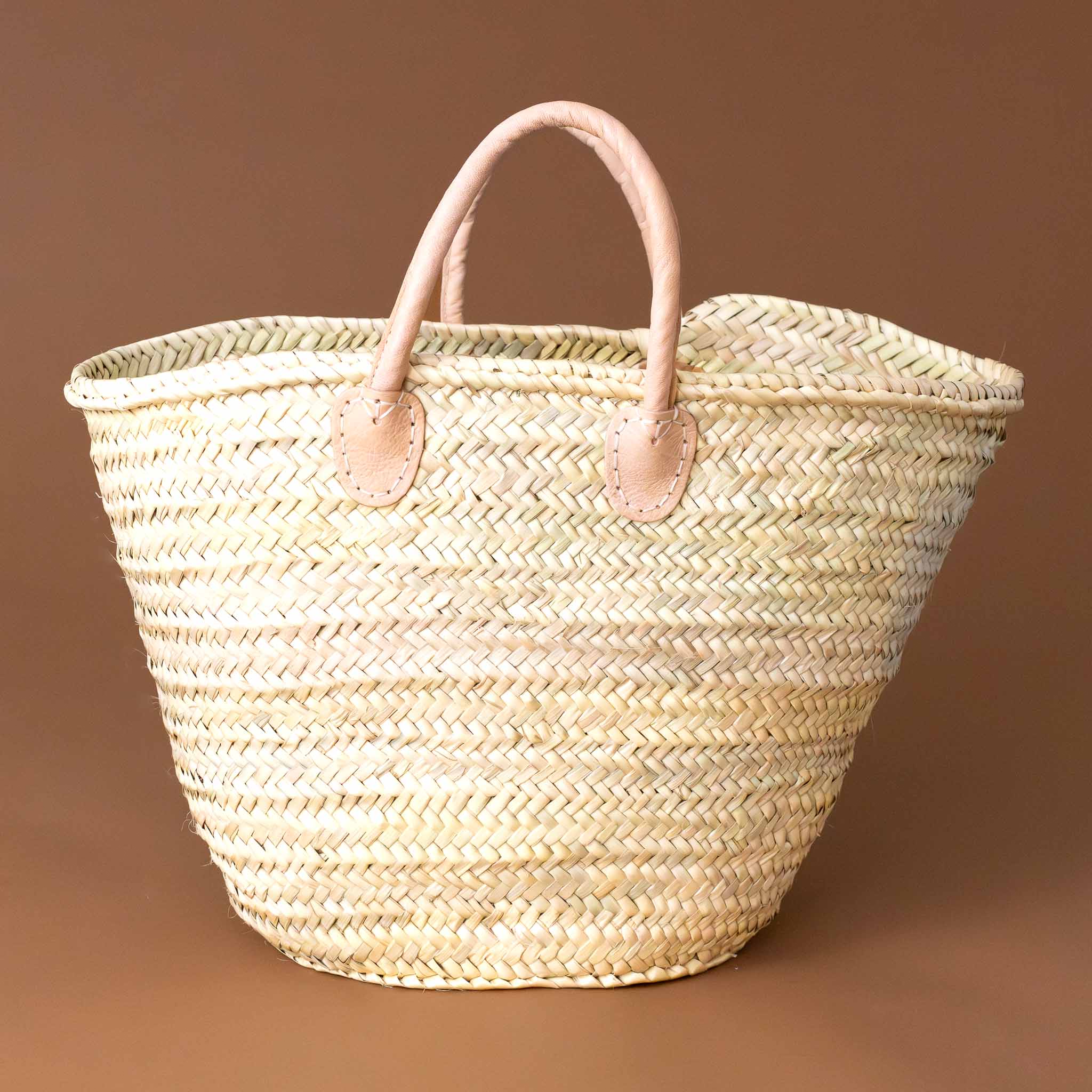 woven-handbag-with-warm-brown-leather-handles