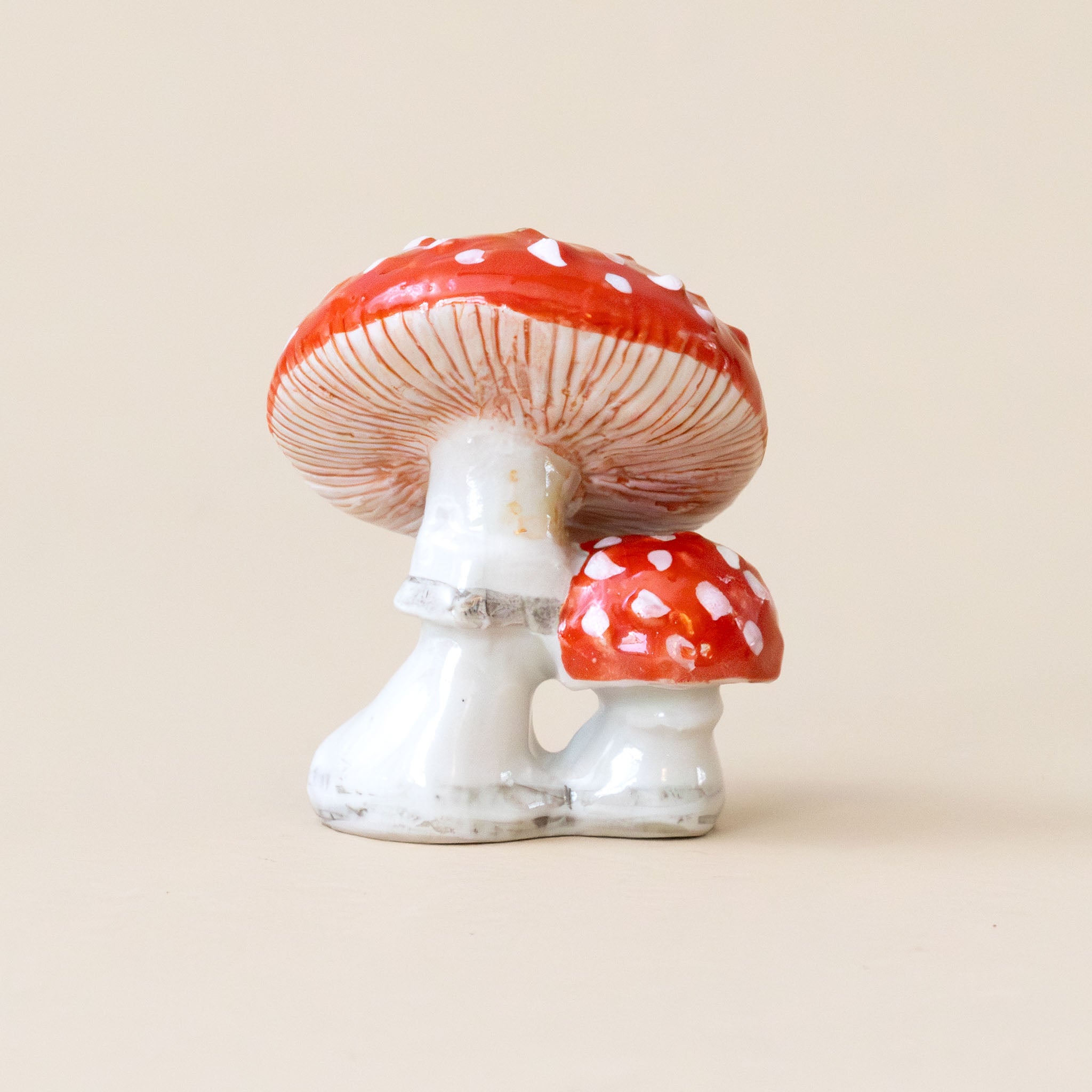 heirloom-porcelain-cake-topper-red-mushroom-bunch