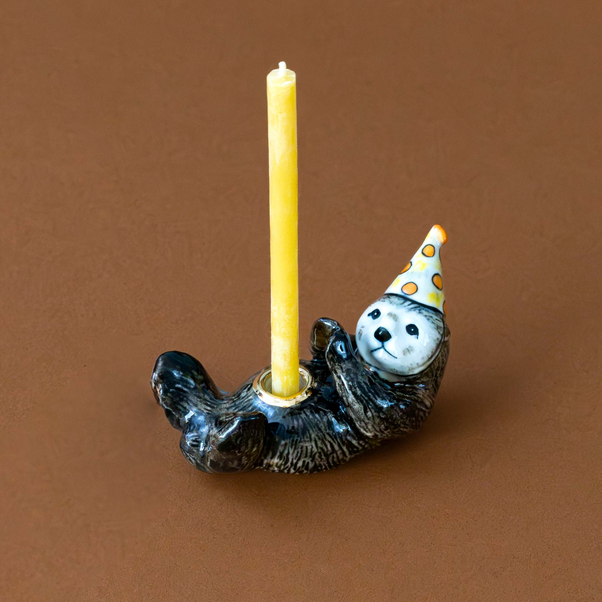 heirloom-porcelain-cake-topper-otter-with-candle