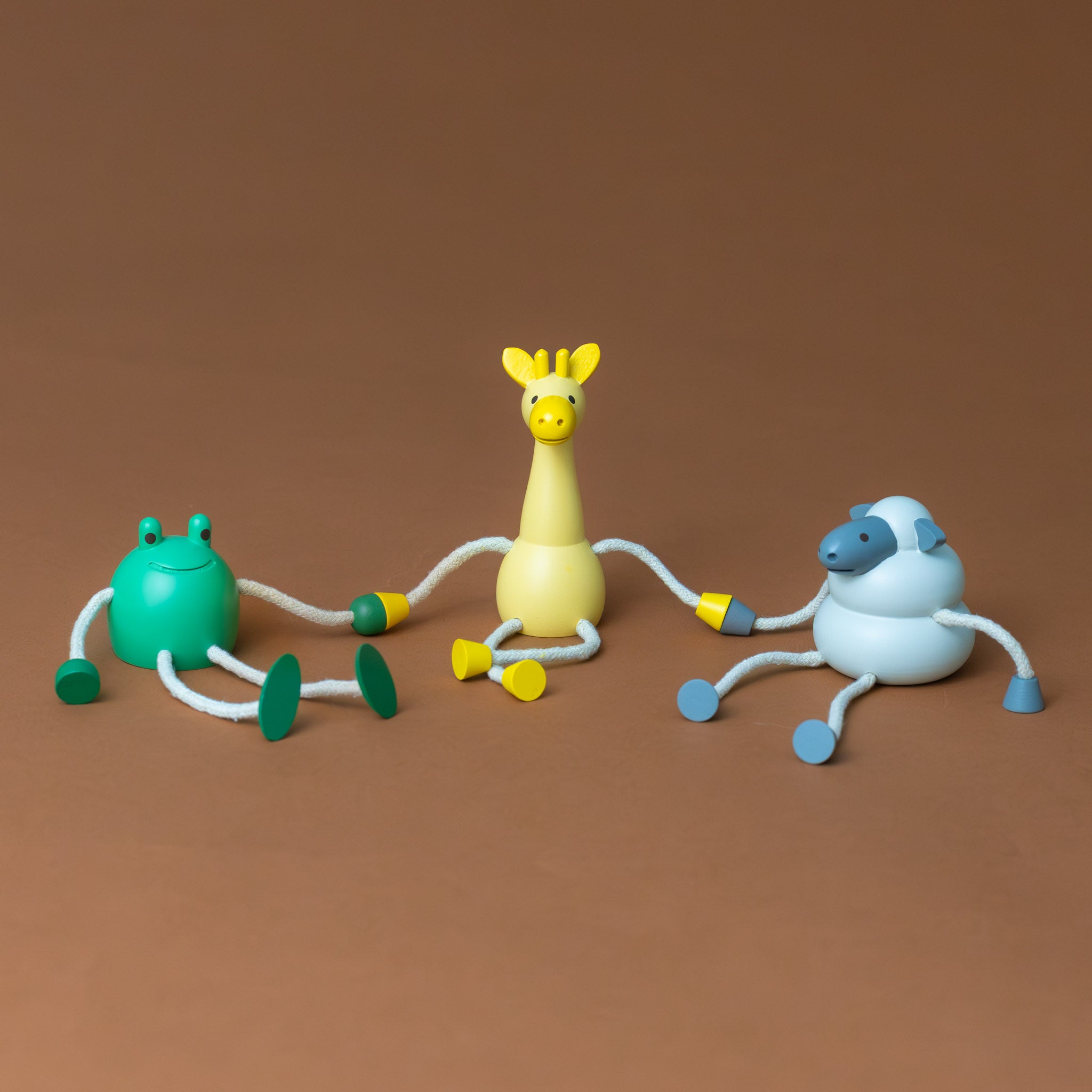 little-palimal-friend-green-frog-yellow-giraffe-gray-sheep