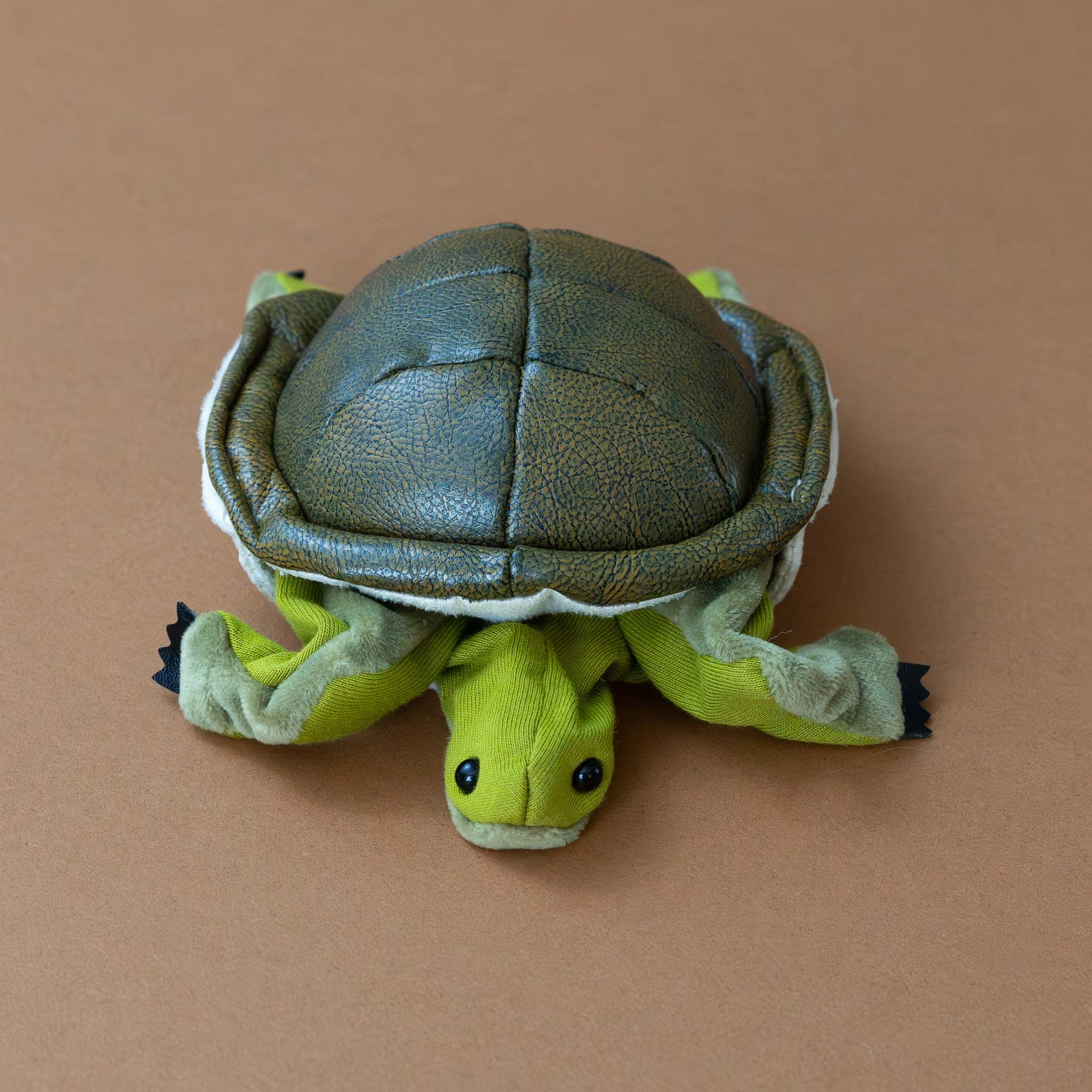 green-little-turtle-finger-puppet-front