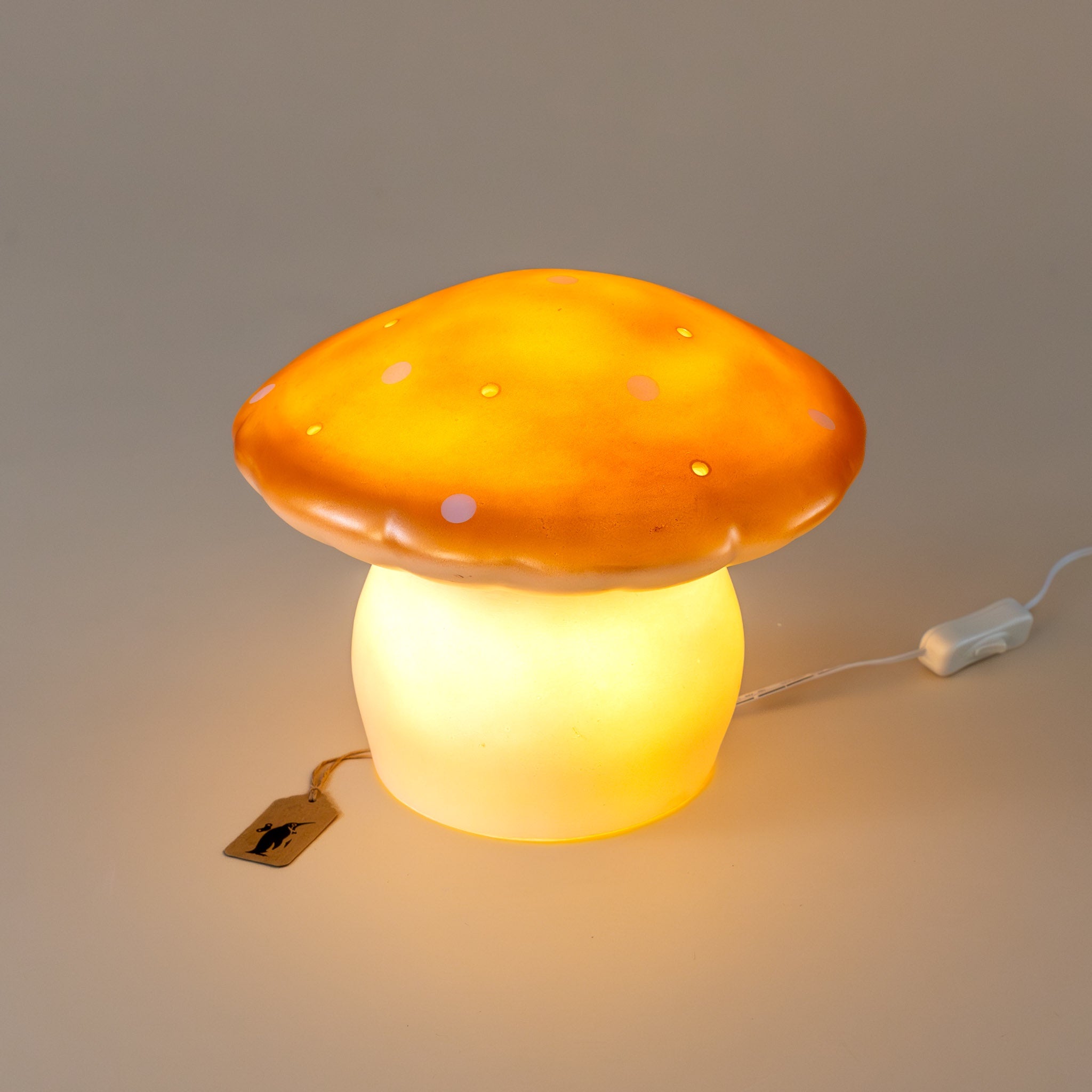 mushroom-lamp-copper-medium-lit