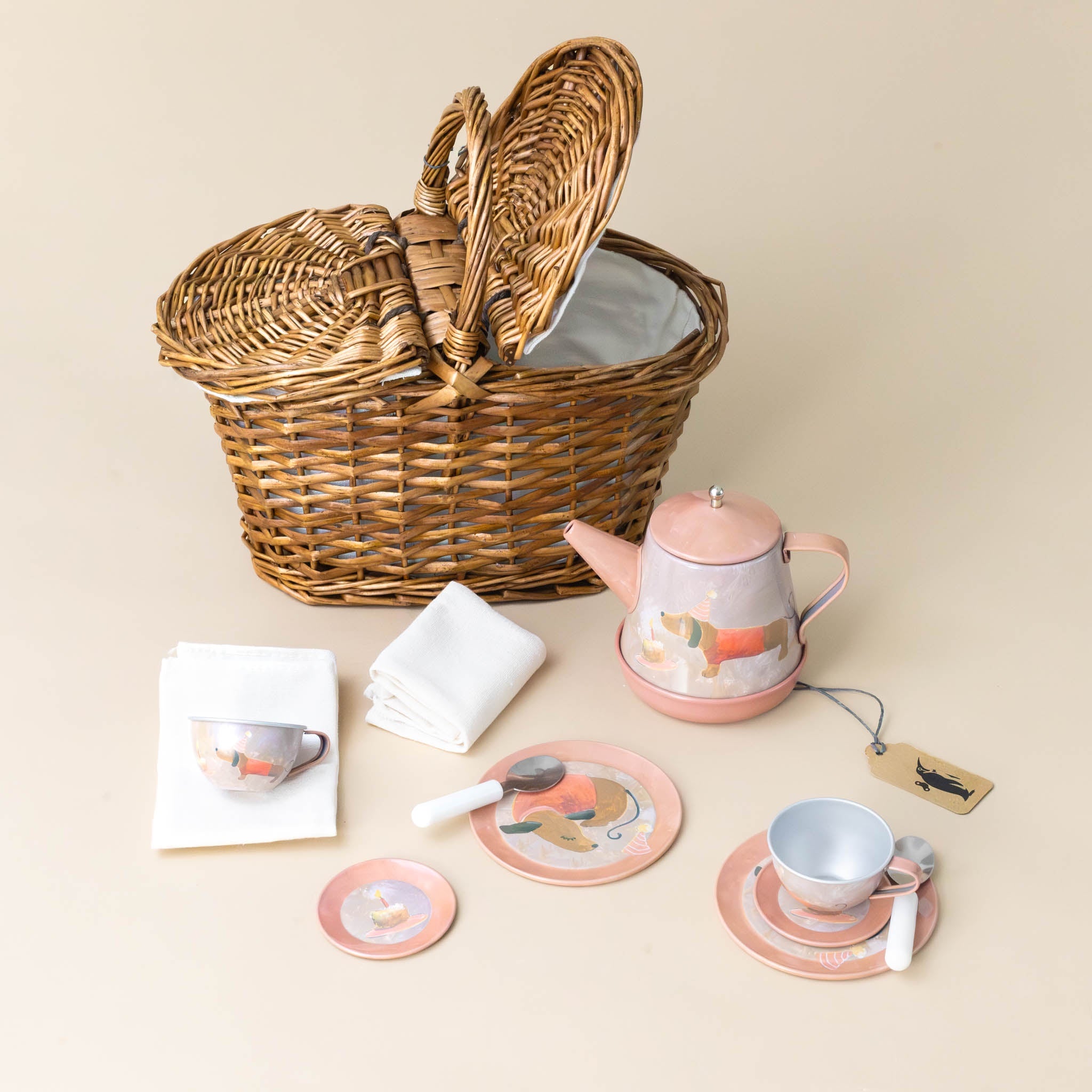 musical-tin-tea-set-with-wicker-basket-hots-dogs-on-2-tea-cups-2-saucers-and-teapot-2-napkins-2-spoons