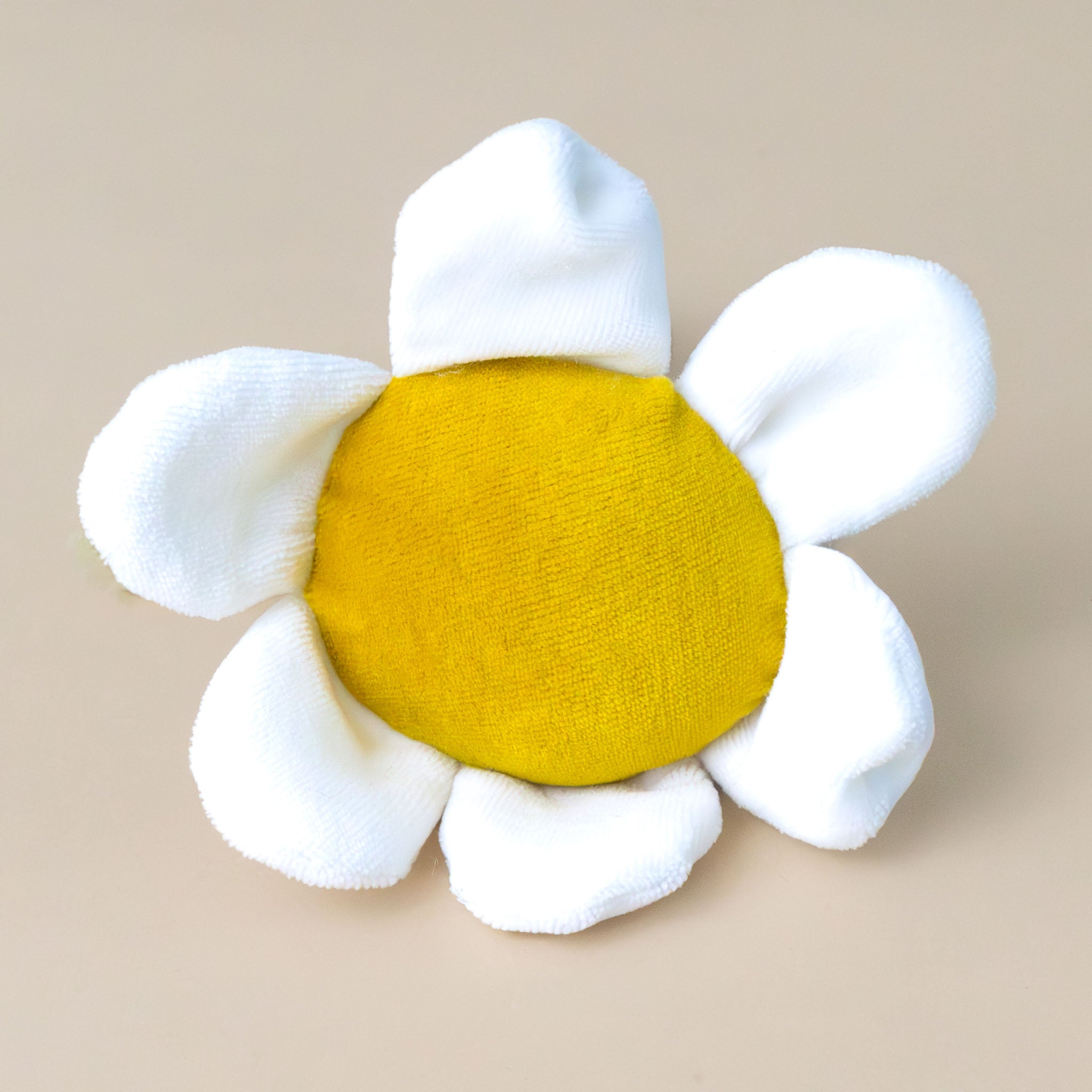 organic-cotton-daisy-rattle