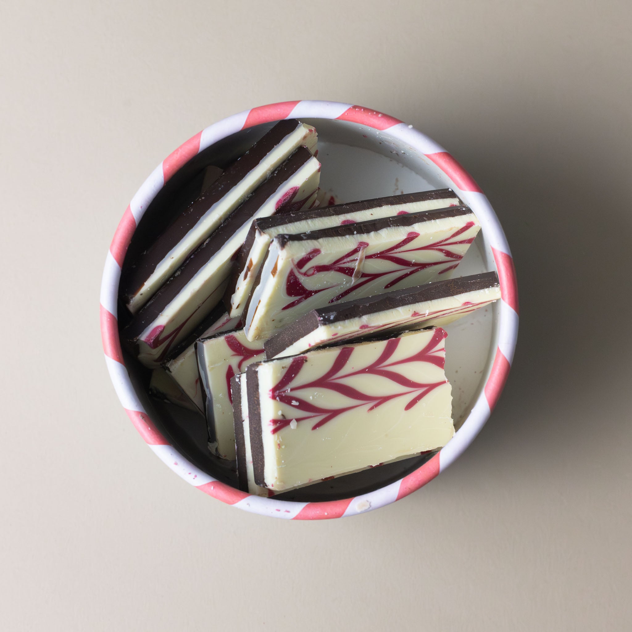 peppermint-bark-dark-and-white-chocolate-bar-in-soft-blue-container