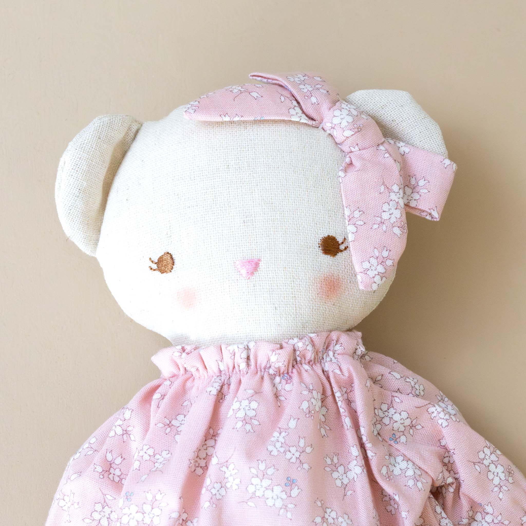 twiggy-bear-pink-floral-dress-and-bow-stuffed-animal-face