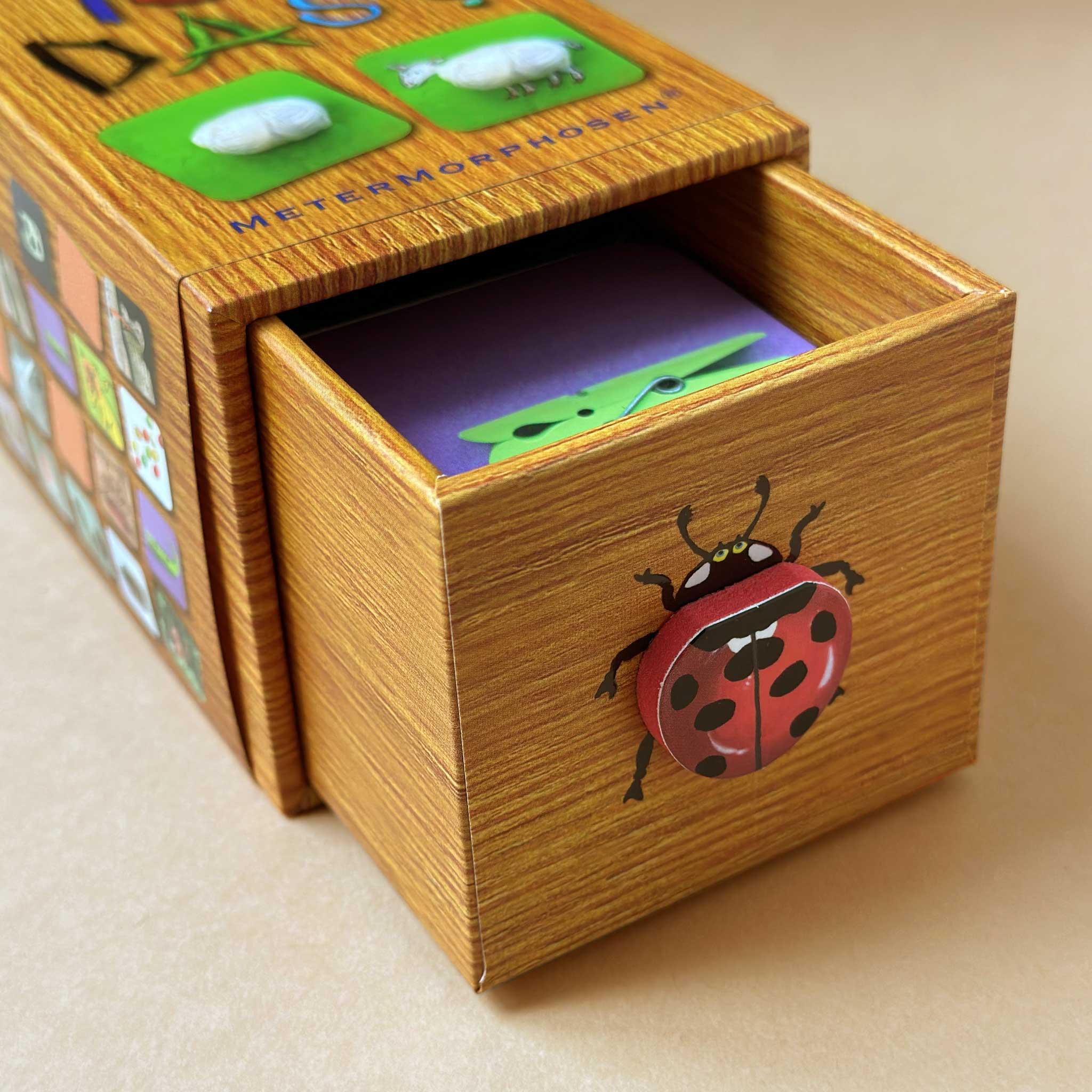 Box od Was Ist Das? Memory Game  with a ladybug-pull