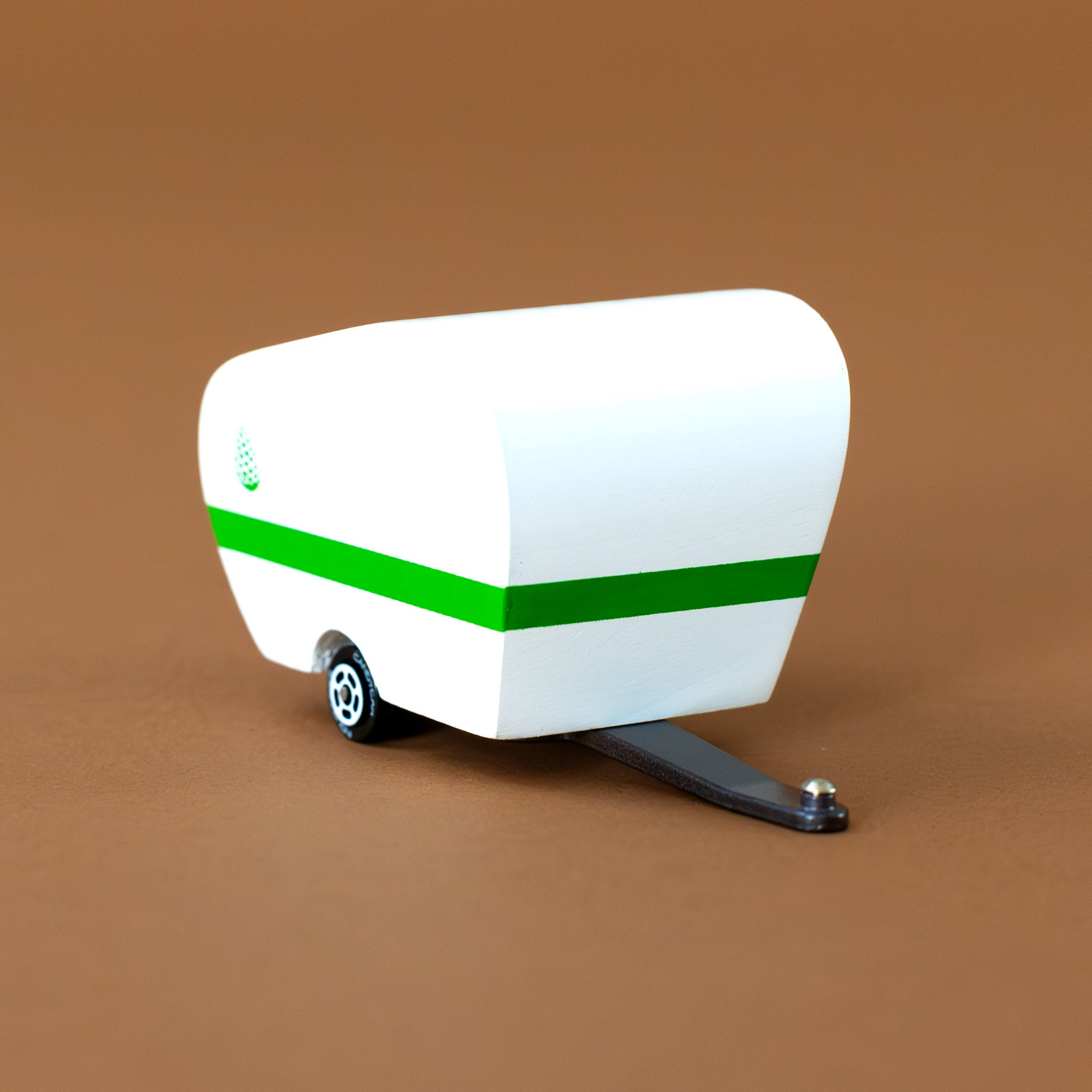 wooden-candycar-green-and-white-pinecone-camper