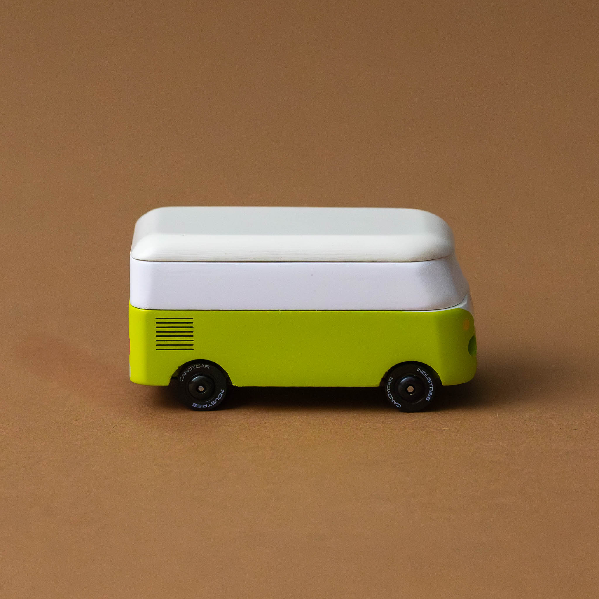 wooden-candycar-vw-bus-leafy-green-side