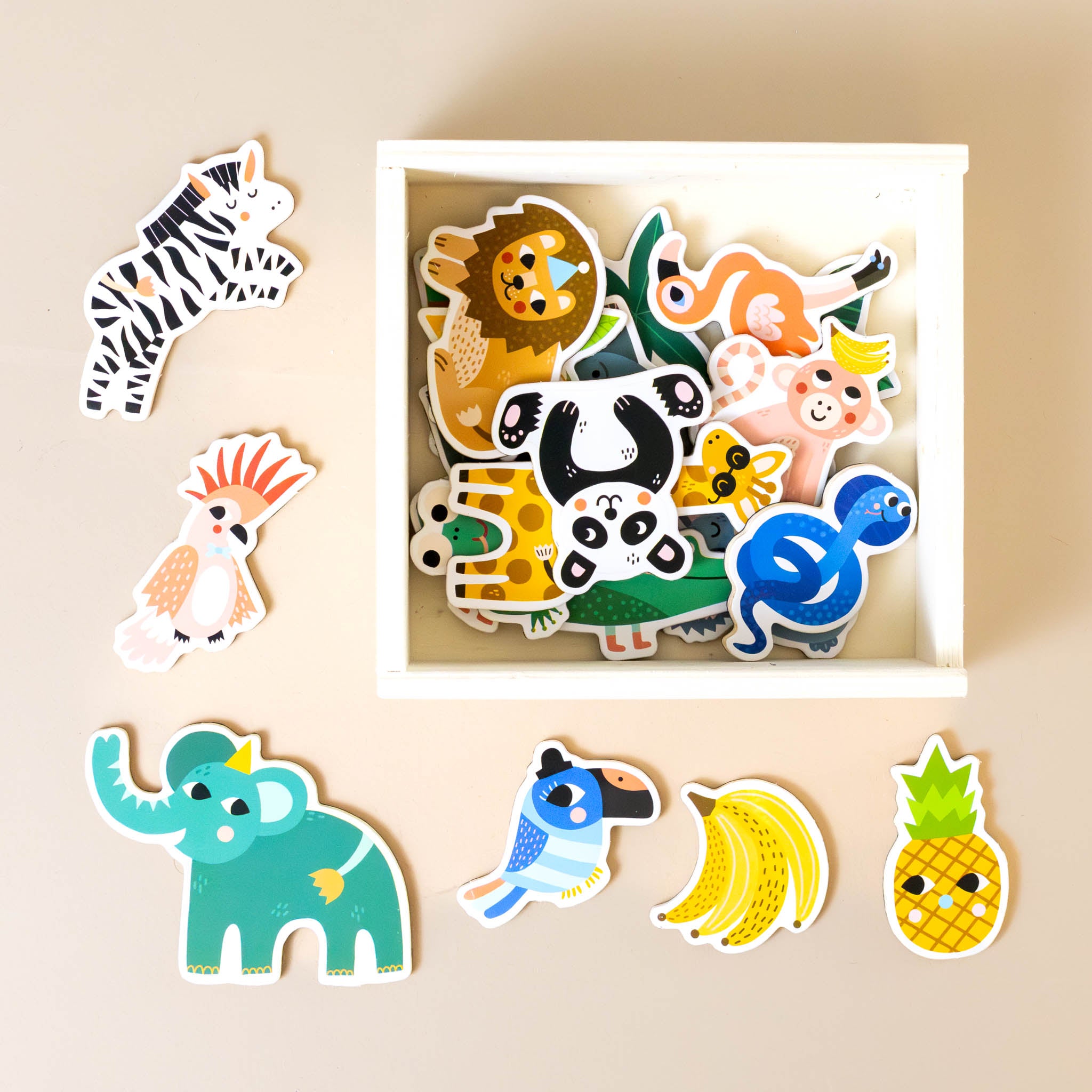 wooden-magnet-set-jungle-displaying-pieces