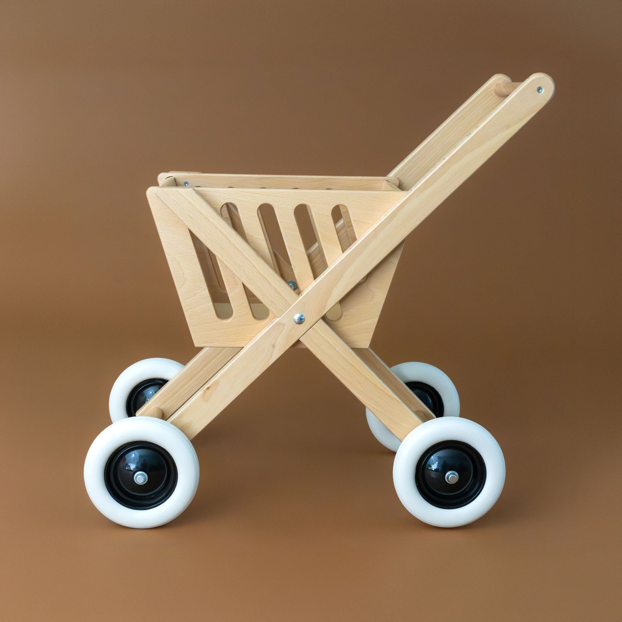 wooden-pretend-play-shopping-caddy