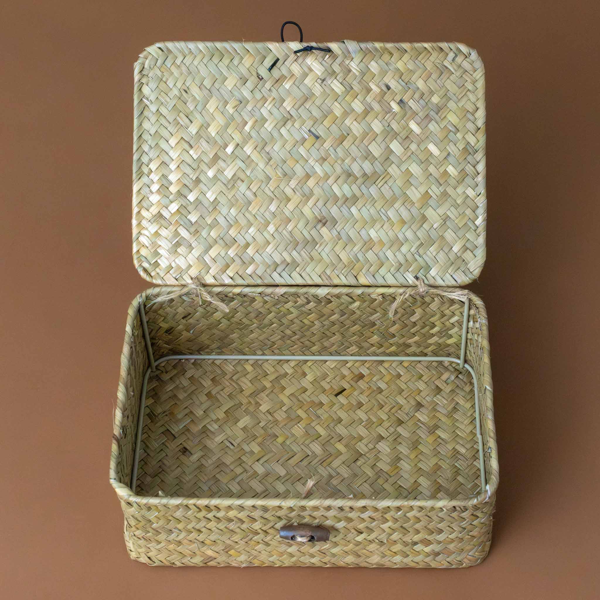 woven-straw-storage-case-lid-open