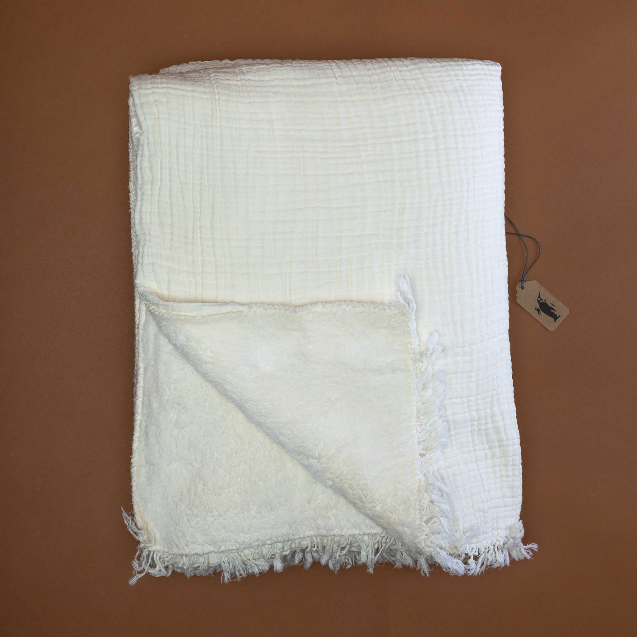 alaia-sherpa-throw-coconut