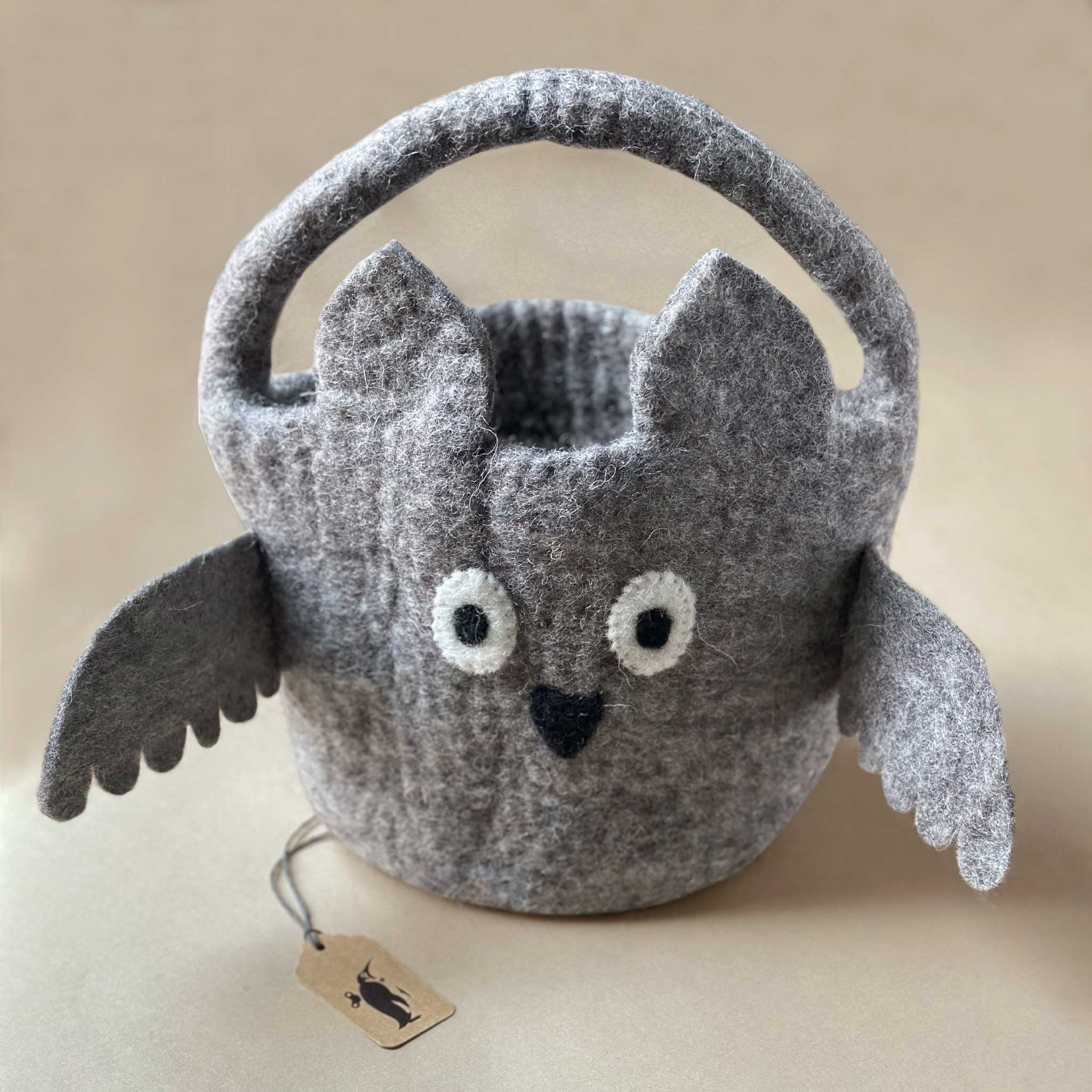    felt-bat-bucket-grey