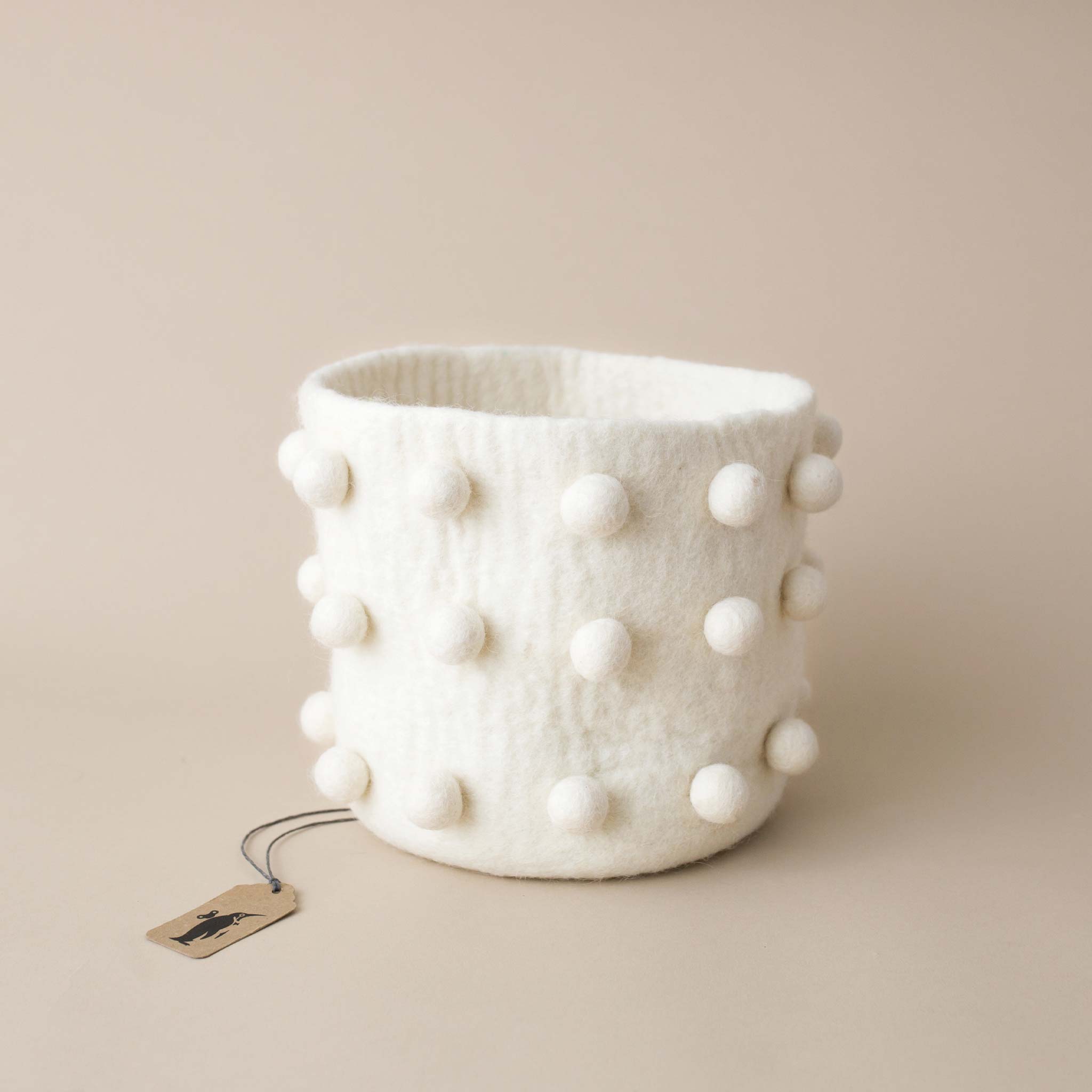 small-felt-pom-bucket-with-white-poms