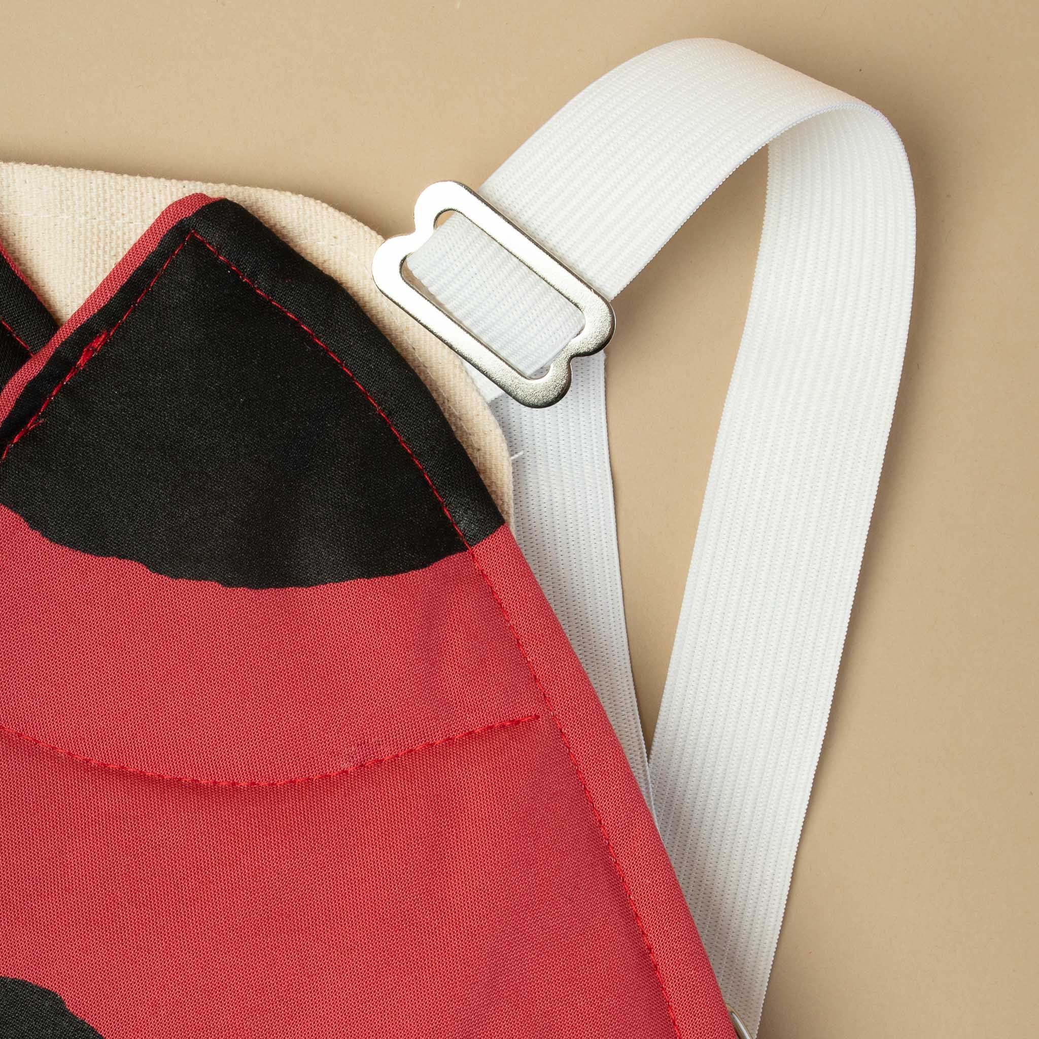 detail-of-adjustable-straps